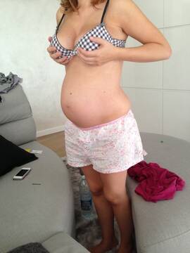 Public Photo of ragazza_Incinta