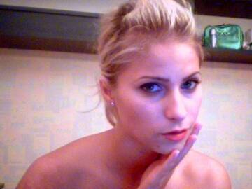 Public Photo of famousblonde69